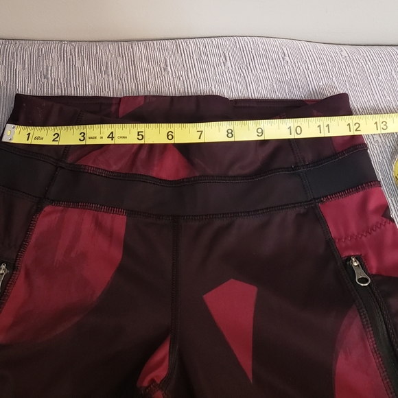 Lululemon Cropped Leggings With Mesh Inserts Size 4 - Picture 12 of 13